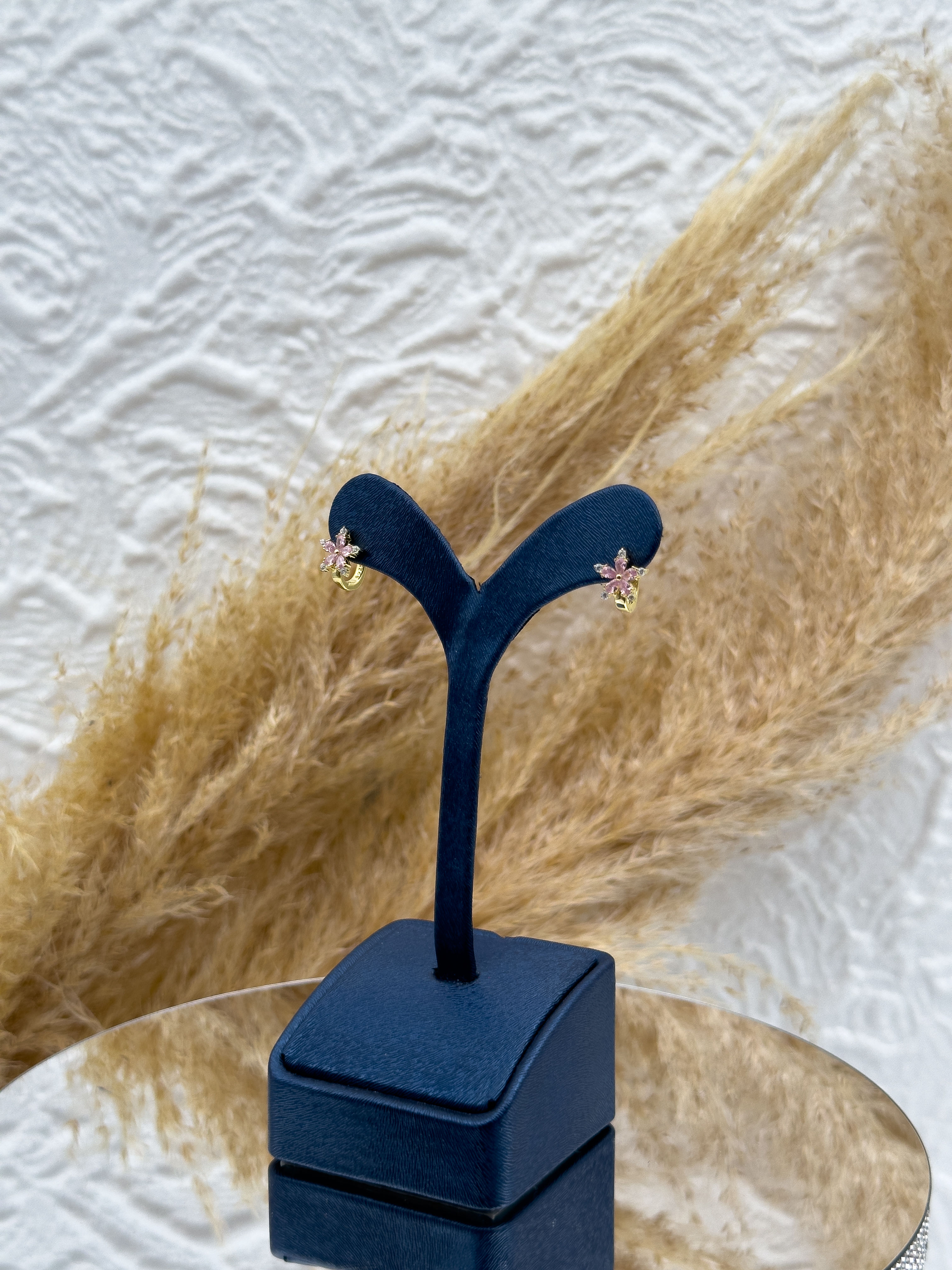 925 Ayar Gümüş Gold Renk Pembe Kuvars Taşlı Lotus Modeli Kız Çocuk Küpesi